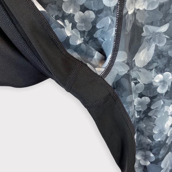 Athleta High Traverse Tight - Picture 4 of 7